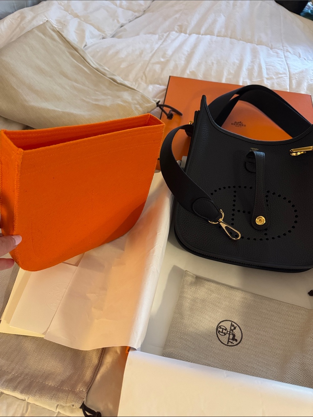 23 Hermes (Caban) Evelyne 23 in Clemence leather Shoulder Bag with Gold Hardware - Picture 13 of 13